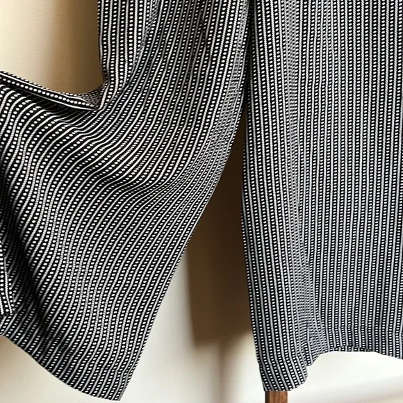 Max Studio Black/Cream V-Neck Jumpsuit. - Picture 7 of 10